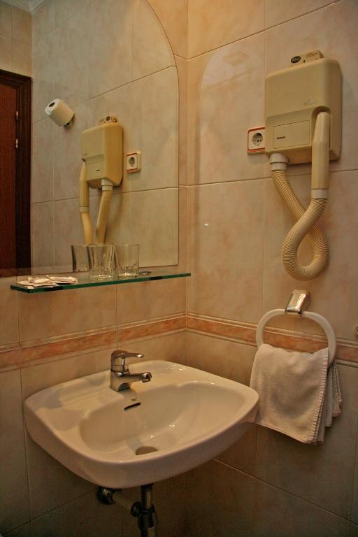 Triple Room (3 single Beds),685074399:JPEG